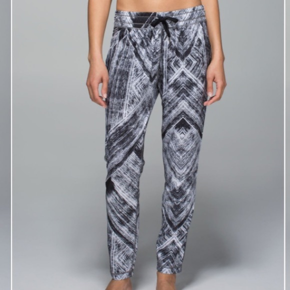 Lululemon Namaskar Pant II in Heat Wave White Black - Picture 2 of 11